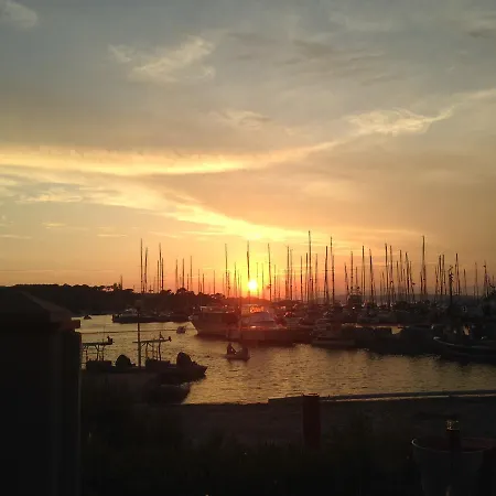 Sunny Island Botel Hyeres